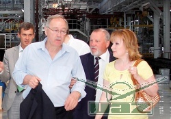 Делегация крупнейших российских экспертов в области природопользования и экологической политики посетила Ульяновский автомобильный завод