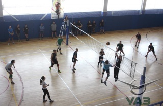 16 команд и 6 часов игры: УАЗ провел соревнования по волейболу 