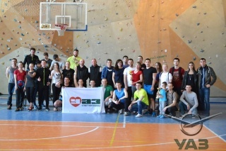 Молодежь УАЗ взяла «золото» областного турнира по скалолазанию