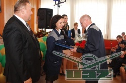 Представители органов власти наградили лучших сотрудников УАЗа