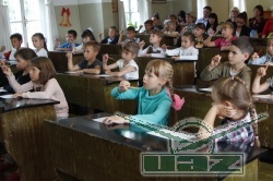 Ульяновский автозавод подарил праздник первоклассникам перед началом учебного года